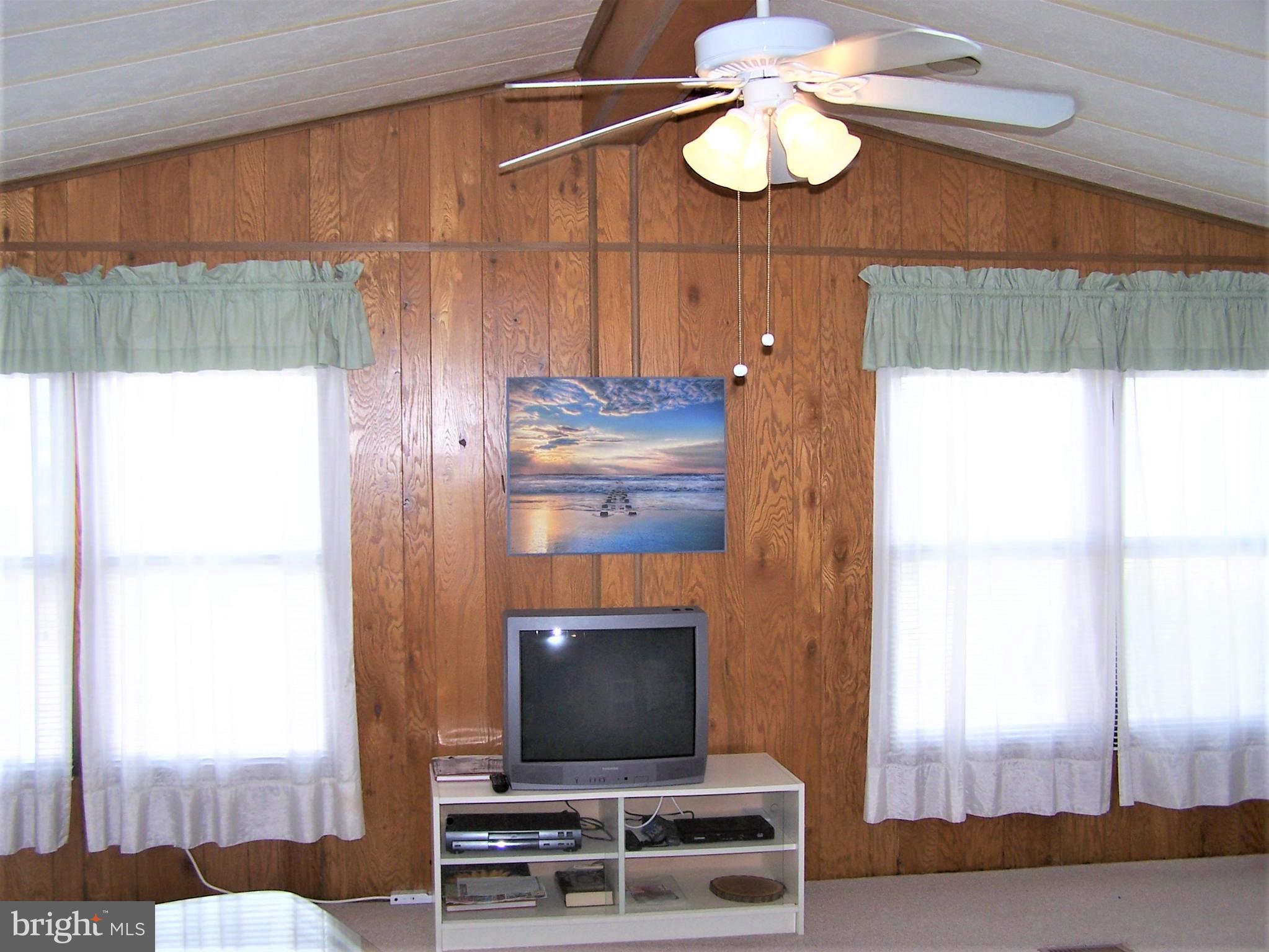 13217 Nantucket Road Ocean City, MD 21842 - Photo 8 of 40 Living Room