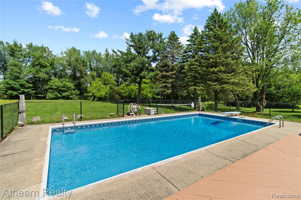 12427 Foley Road Fenton, MI 48430 - Photo 9 of 47