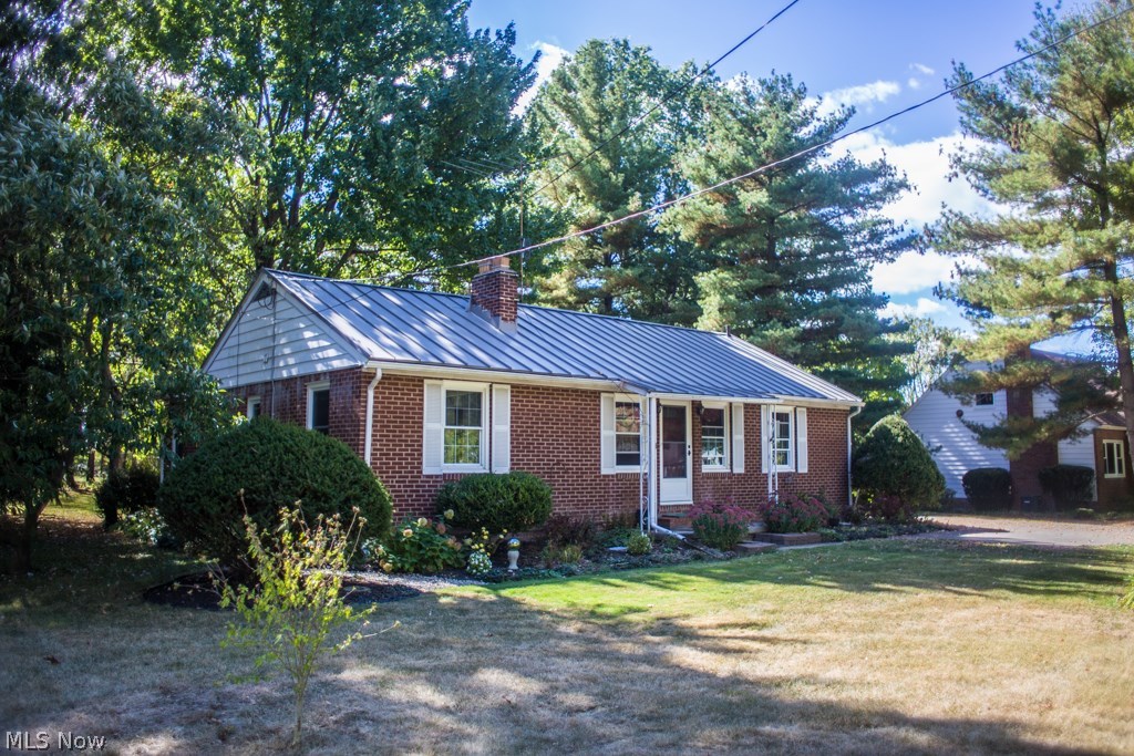 2536 Ridgewood Road Akron, OH 44313 - Photo 2 of 35