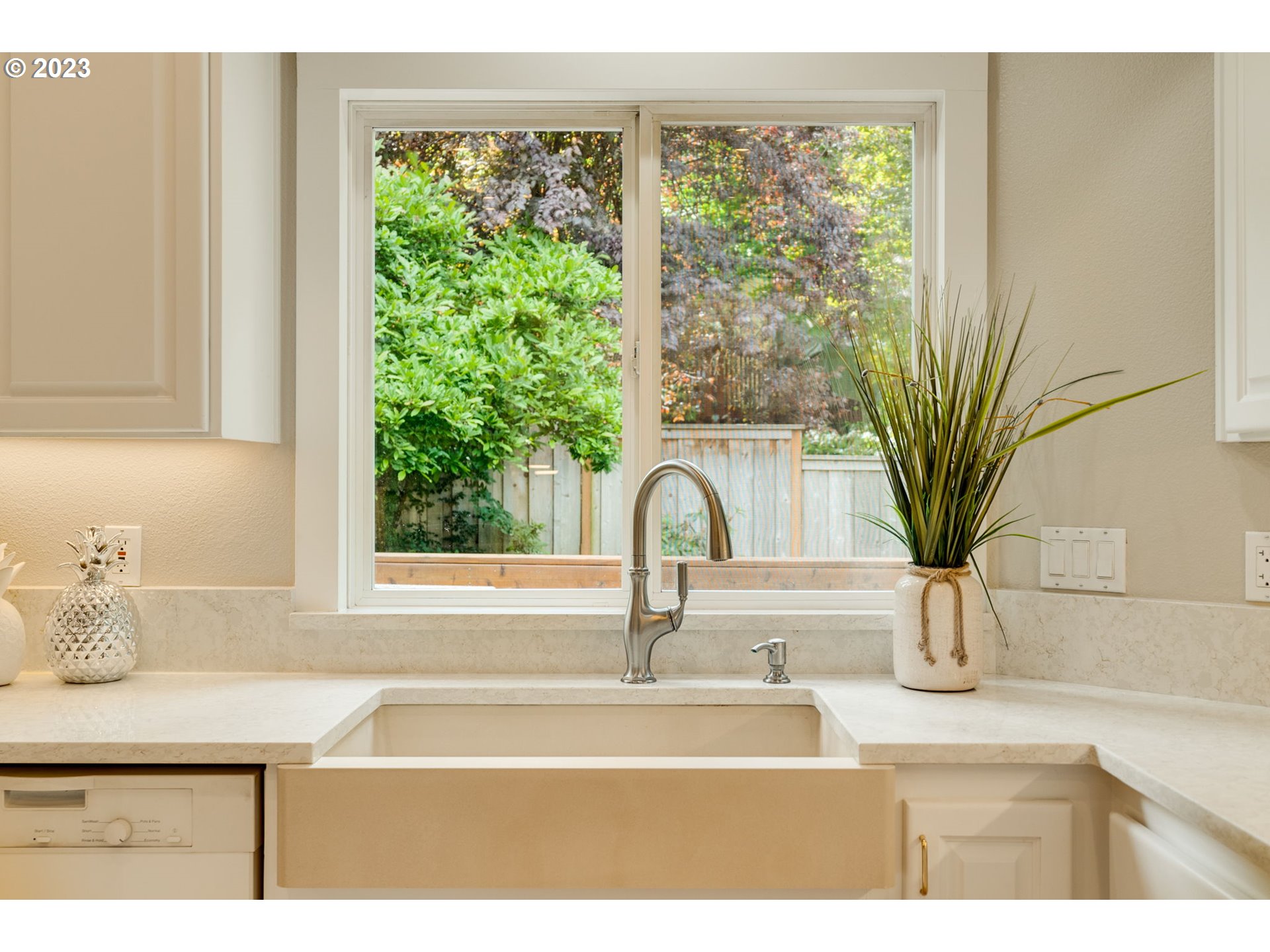 11627 Southwest 33rd Place Portland, OR 97219 - Photo 15 of 44 Gallery Image 15