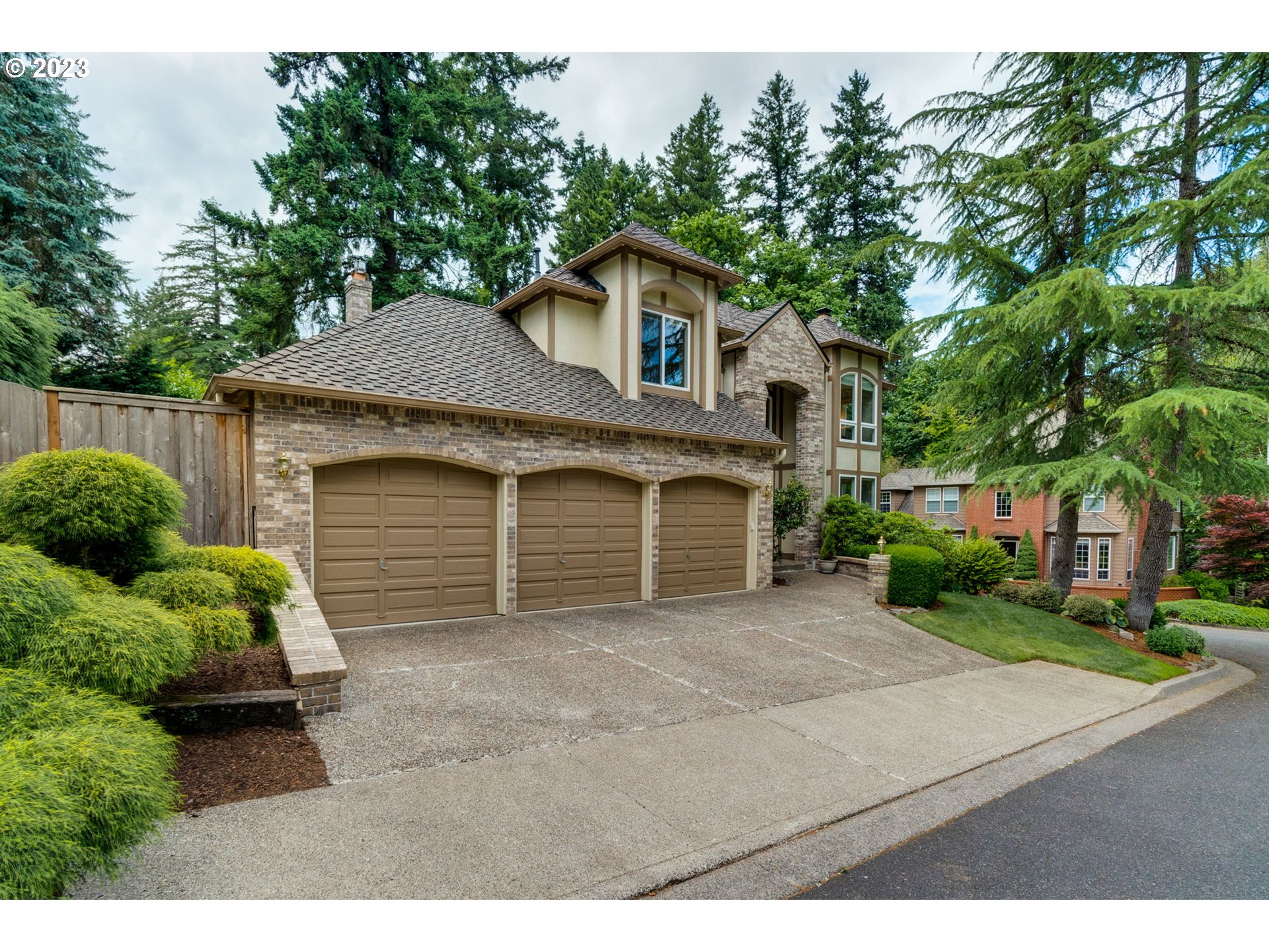 11627 Southwest 33rd Place Portland, OR 97219 - Photo 2 of 44 Gallery Image 2