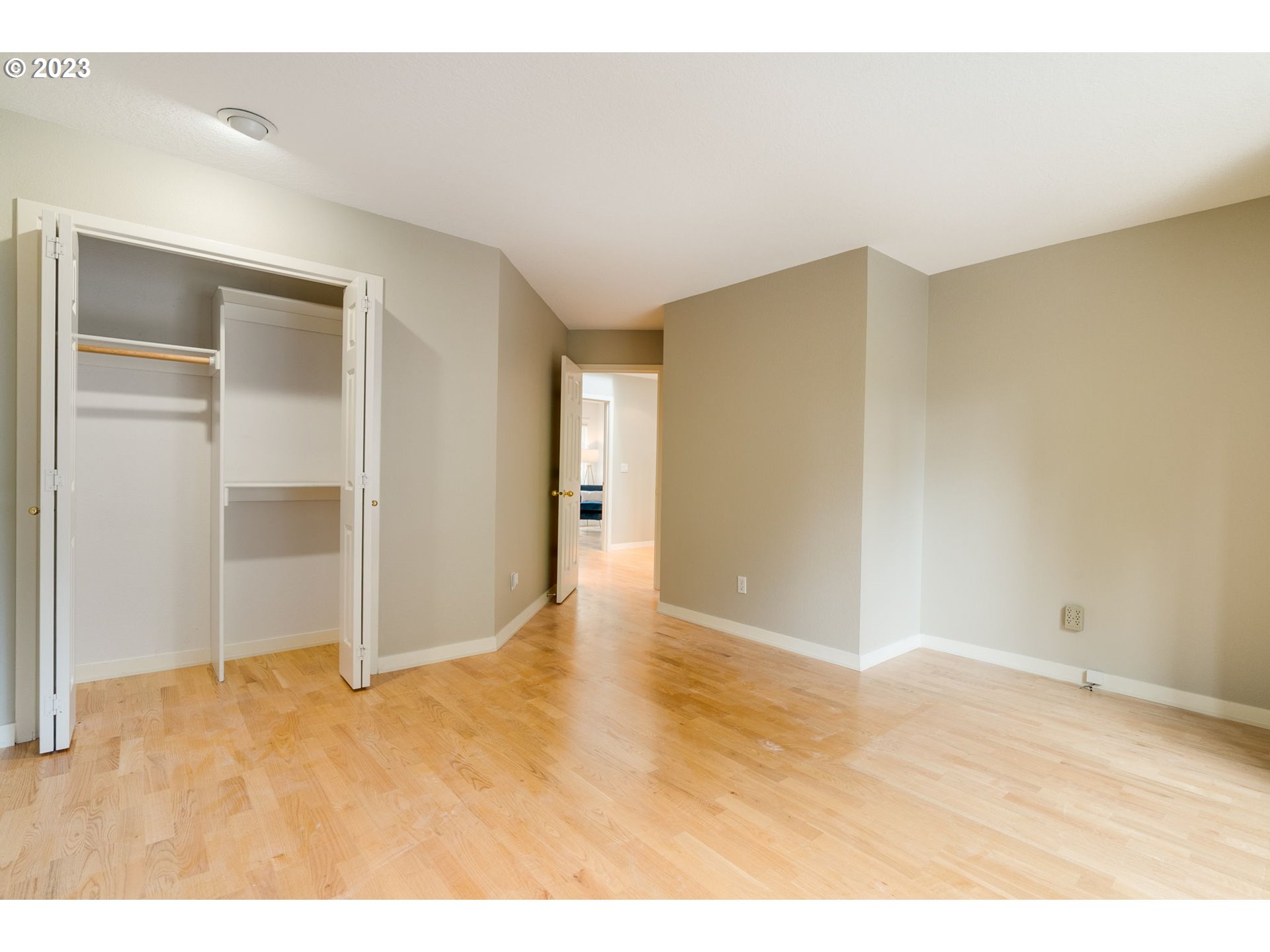 11627 Southwest 33rd Place Portland, OR 97219 - Photo 32 of 44 Gallery Image 32
