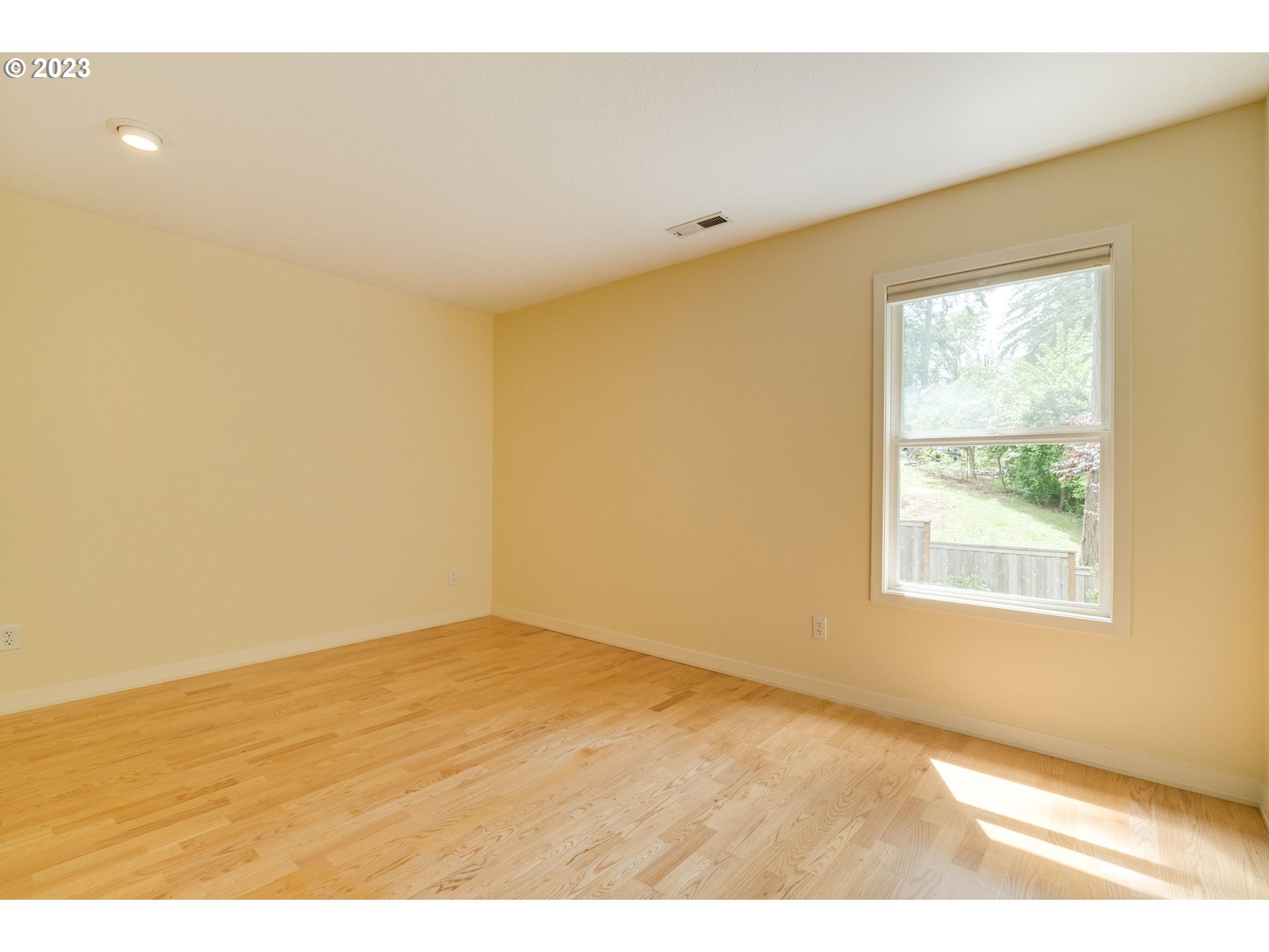 11627 Southwest 33rd Place Portland, OR 97219 - Photo 37 of 44 Gallery Image 37