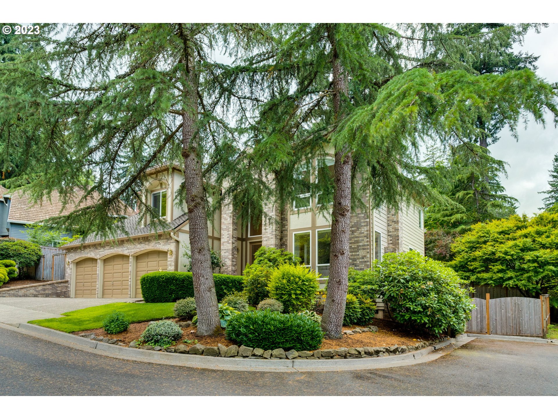 11627 Southwest 33rd Place Portland, OR 97219 - Photo 4 of 44 Gallery Image 4