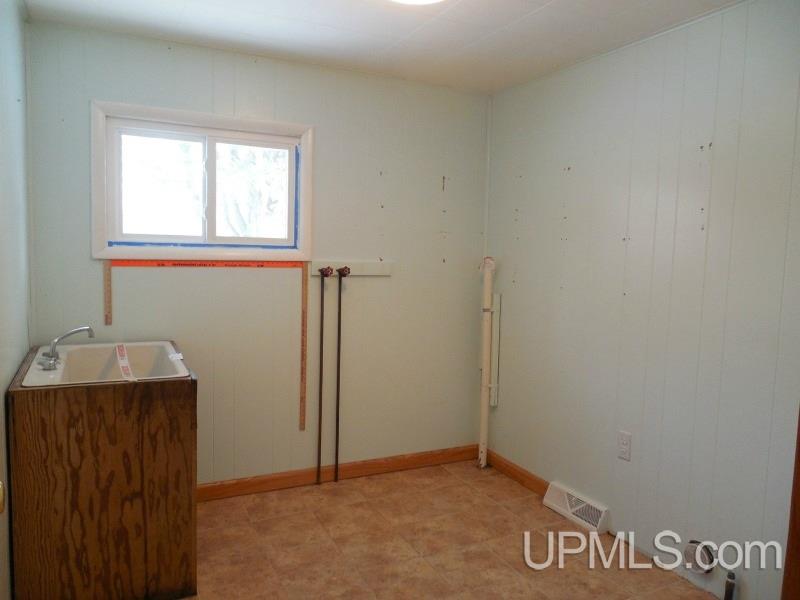 N15437 Smiley Road Amberg, WI 54102 - Photo 10 of 20 Gallery Image 10