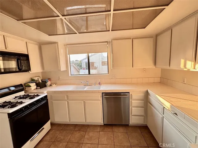 $624,900 | 225 North Rose Street, Unit 410, Burbank, CA 91505