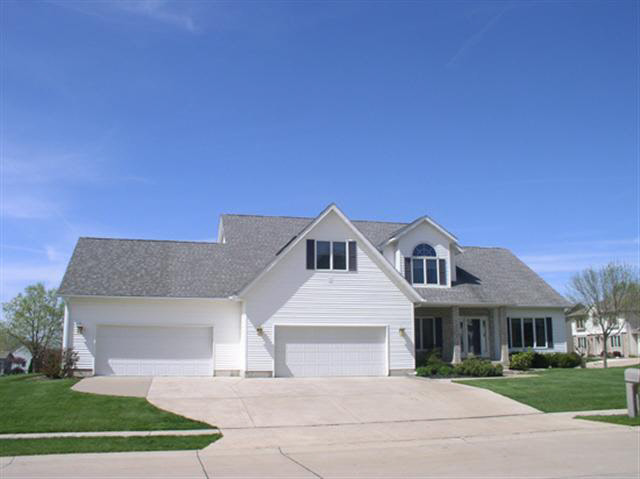 4714 Spring Street Davenport, IA 52807 - Photo 1 of 23 Gallery Image 1