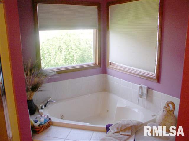 4714 Spring Street Davenport, IA 52807 - Photo 12 of 23 Gallery Image 12