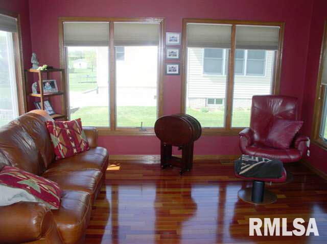 4714 Spring Street Davenport, IA 52807 - Photo 9 of 23 Gallery Image 9
