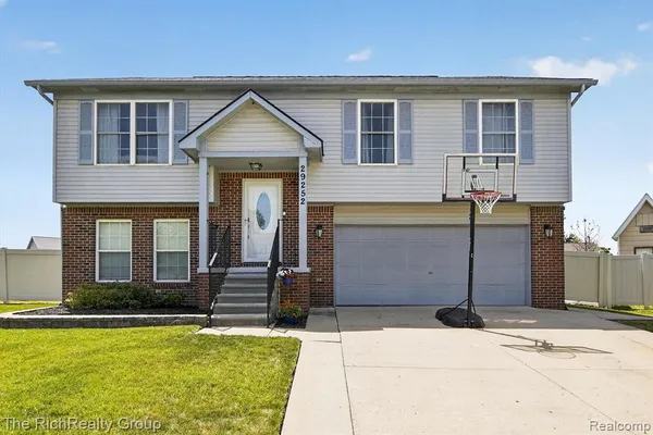 $315,000 | 29252 Hunter Court, Trenton, MI 48183