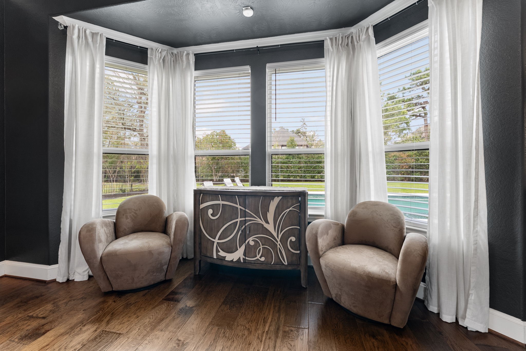 5519 Bright Timber Landing Drive Spring, TX 77386 - Photo 16 of 39 a livingroom with furniture wooden floor and windows
