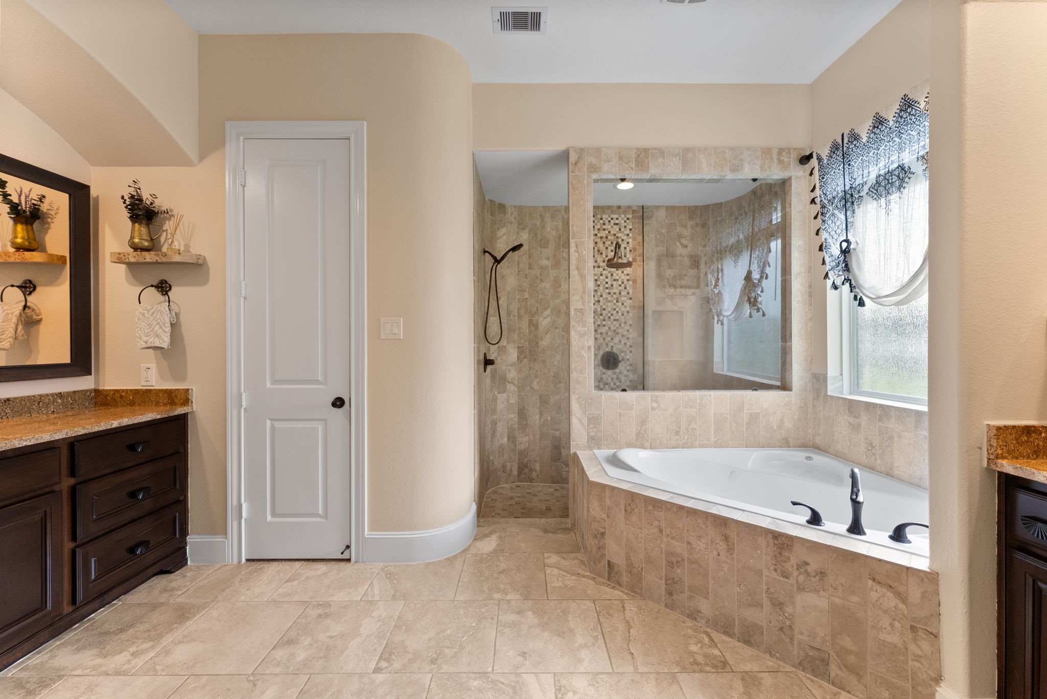 5519 Bright Timber Landing Drive Spring, TX 77386 - Photo 17 of 39 a spacious bathroom with a bathtub shower and sink