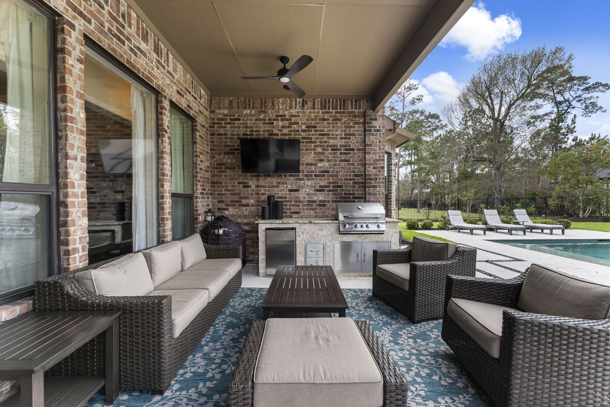 5519 Bright Timber Landing Drive Spring, TX 77386 - Photo 36 of 39 a view of a patio with couches table and chairs