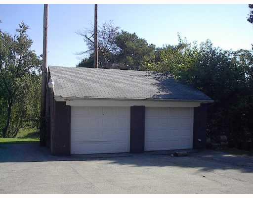 224 East Brady Road Kittanning, PA 16201 - Photo 3 of 8 Parking Lot/Garage.