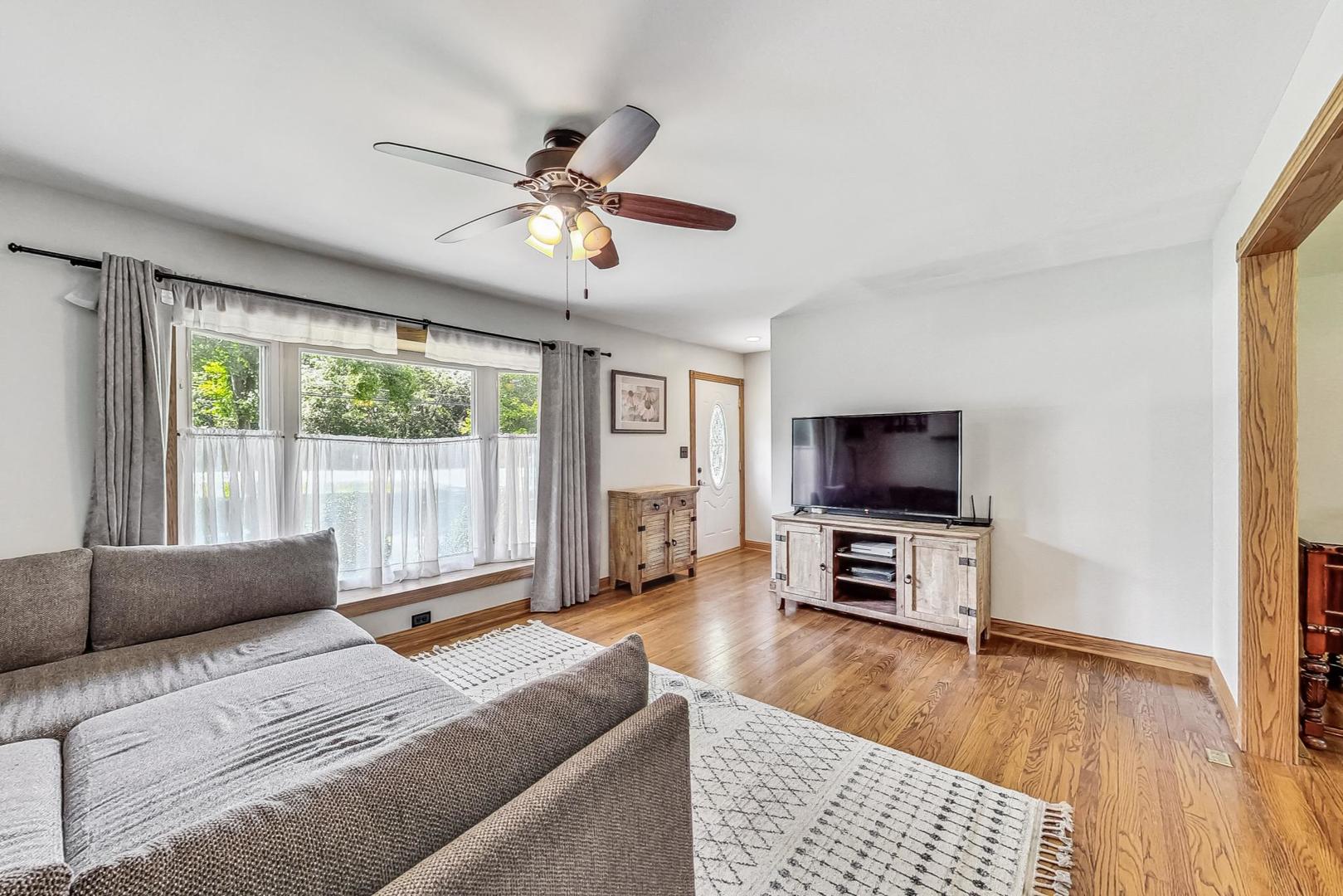 360 South St Marys Road Libertyville, IL 60048 - Photo 7 of 46 a living room with furniture and a flat screen tv