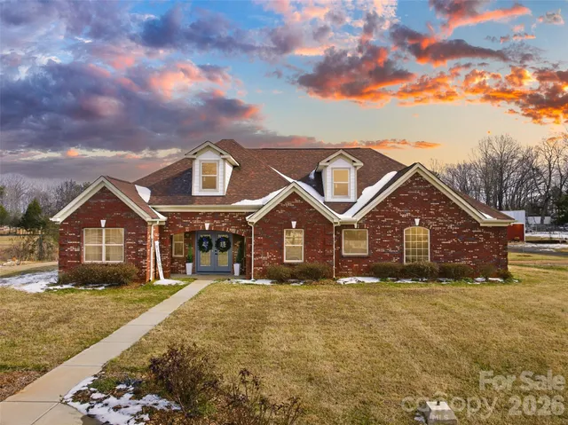 $950,000 | 210 Florham Drive, Dallas, NC 28034