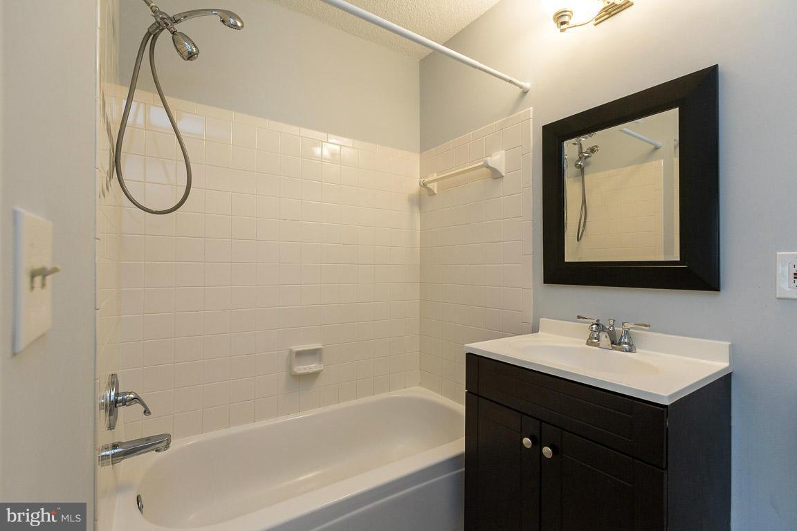 2603 Camelback Lane, Unit 39 Silver Spring, MD 20906 - Photo 19 of 29 Bath (Master)