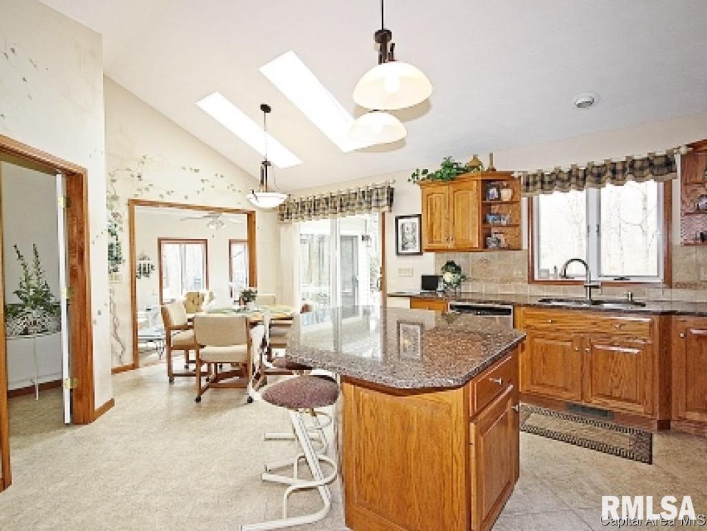 805 Fairfax Court Springfield, IL 62702 - Photo 7 of 30