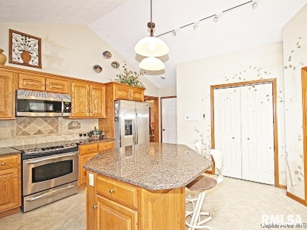 805 Fairfax Court Springfield, IL 62702 - Photo 9 of 30