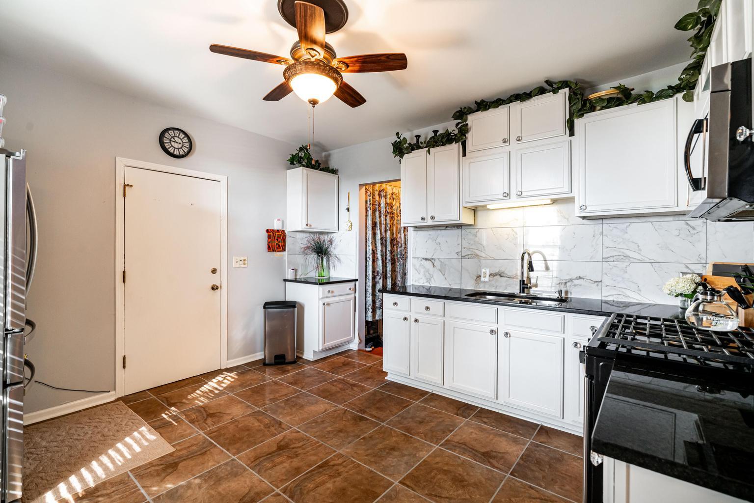 201 North 36th Street Milwaukee, WI 53208 - Photo 5 of 15 Kitchen