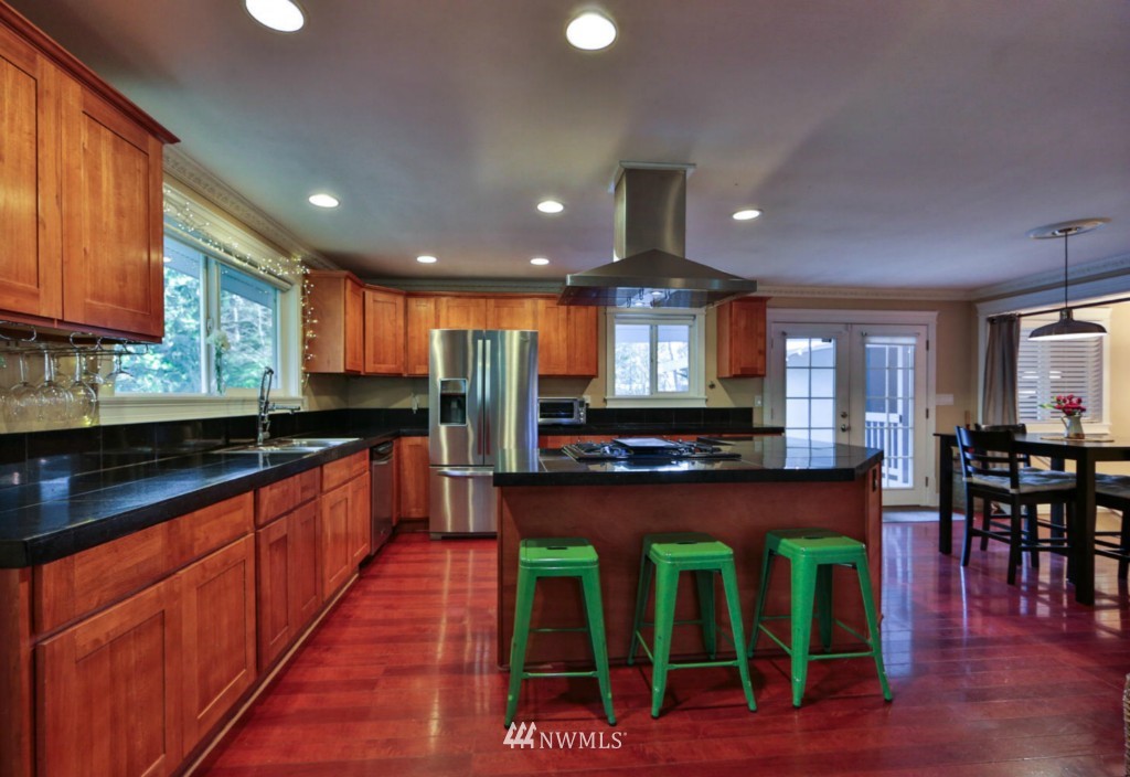 21029 West Richmond Road Bothell, WA 98021 - Photo 3 of 25