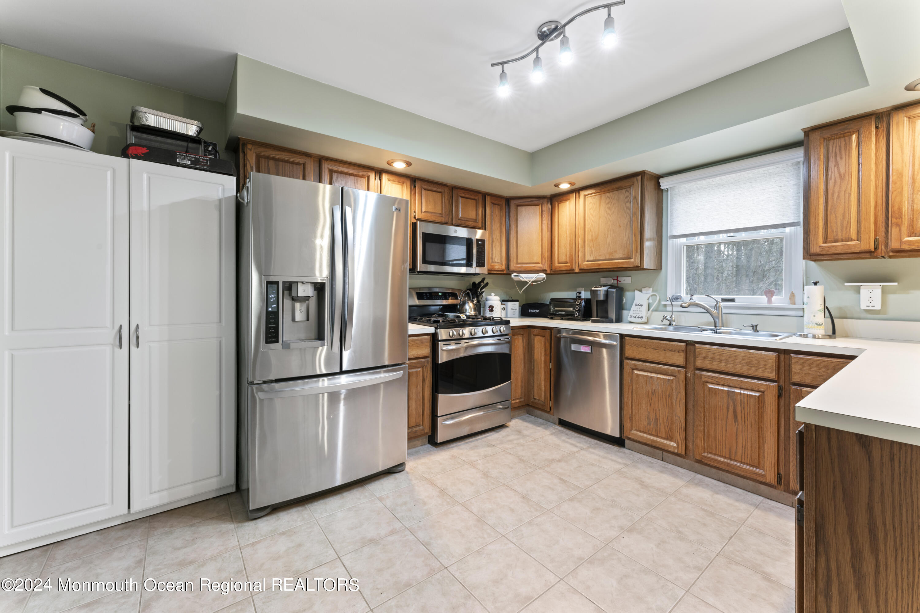 225 Cedar Swamp Road Jackson, NJ 08527 - Photo 6 of 24 Kitchen