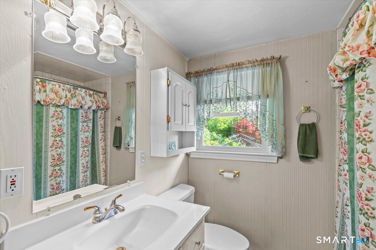 53 Blakeslee Road Wallingford, CT 06492 - Photo 12 of 37