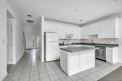 $1,189,000 | 214 Miro Place, Port Washington, NY 11050