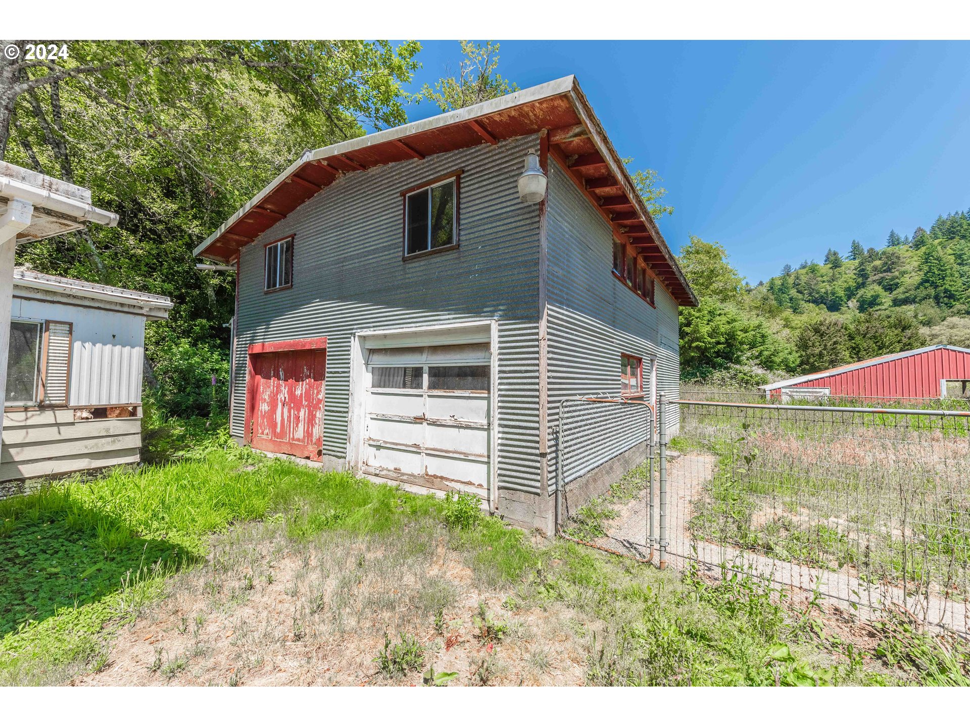 96515 Larson Lane North Bend, OR 97459 - Photo 37 of 48