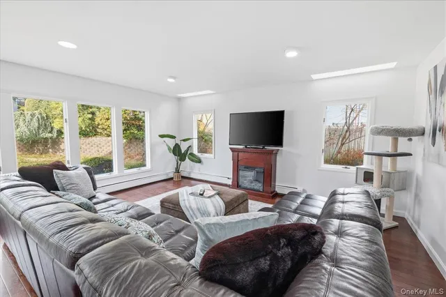 $1,598,888 | 59 Hazelwood Drive, Jericho, NY 11753