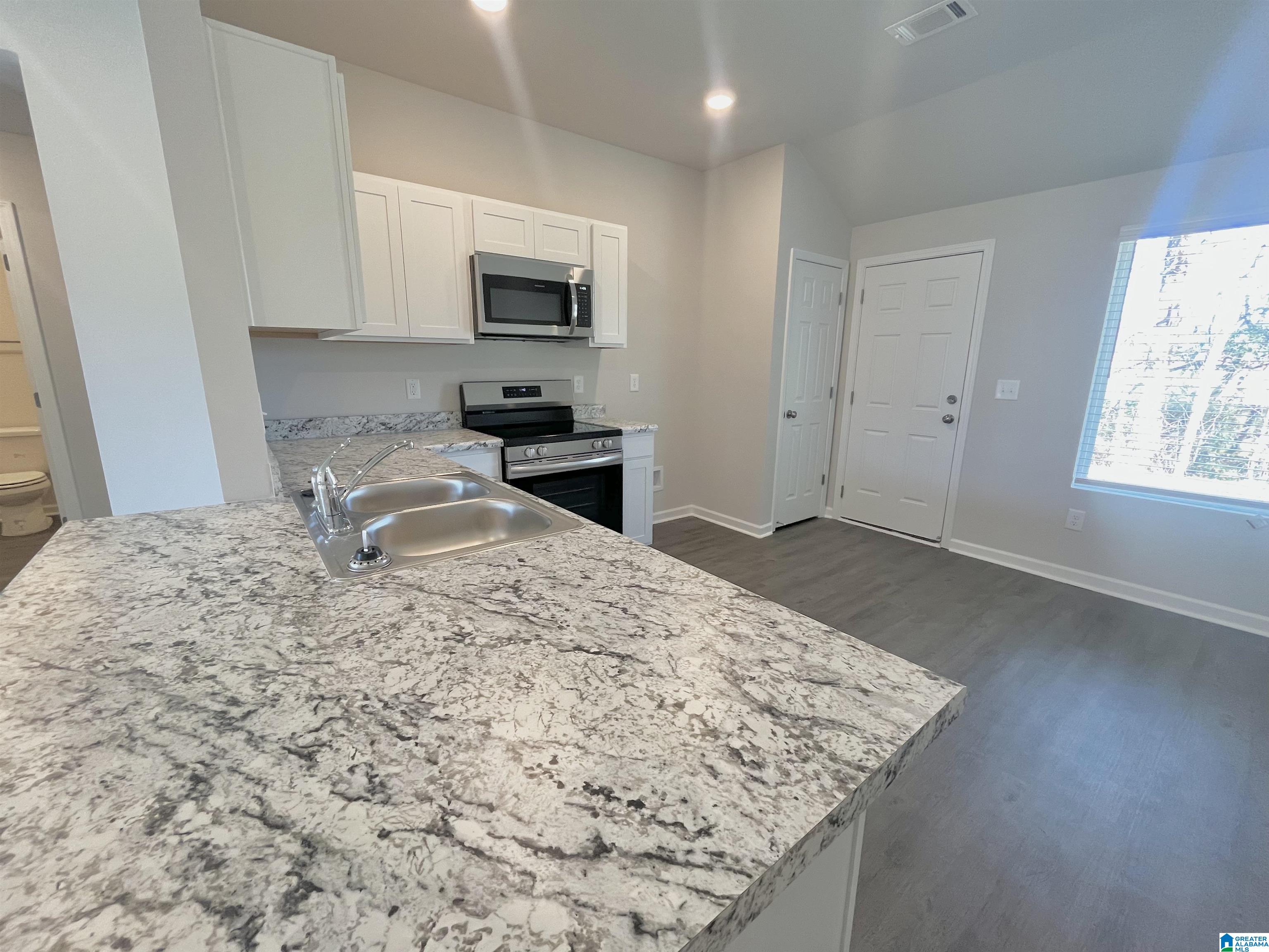 137 Coleman Way Calera, AL 35040 - Photo 2 of 8