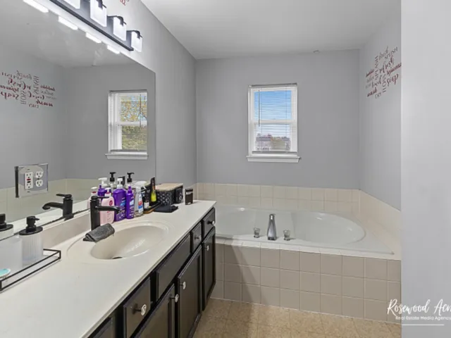 $515,000 | 39-w093 Shannon Square, Geneva, IL 60134