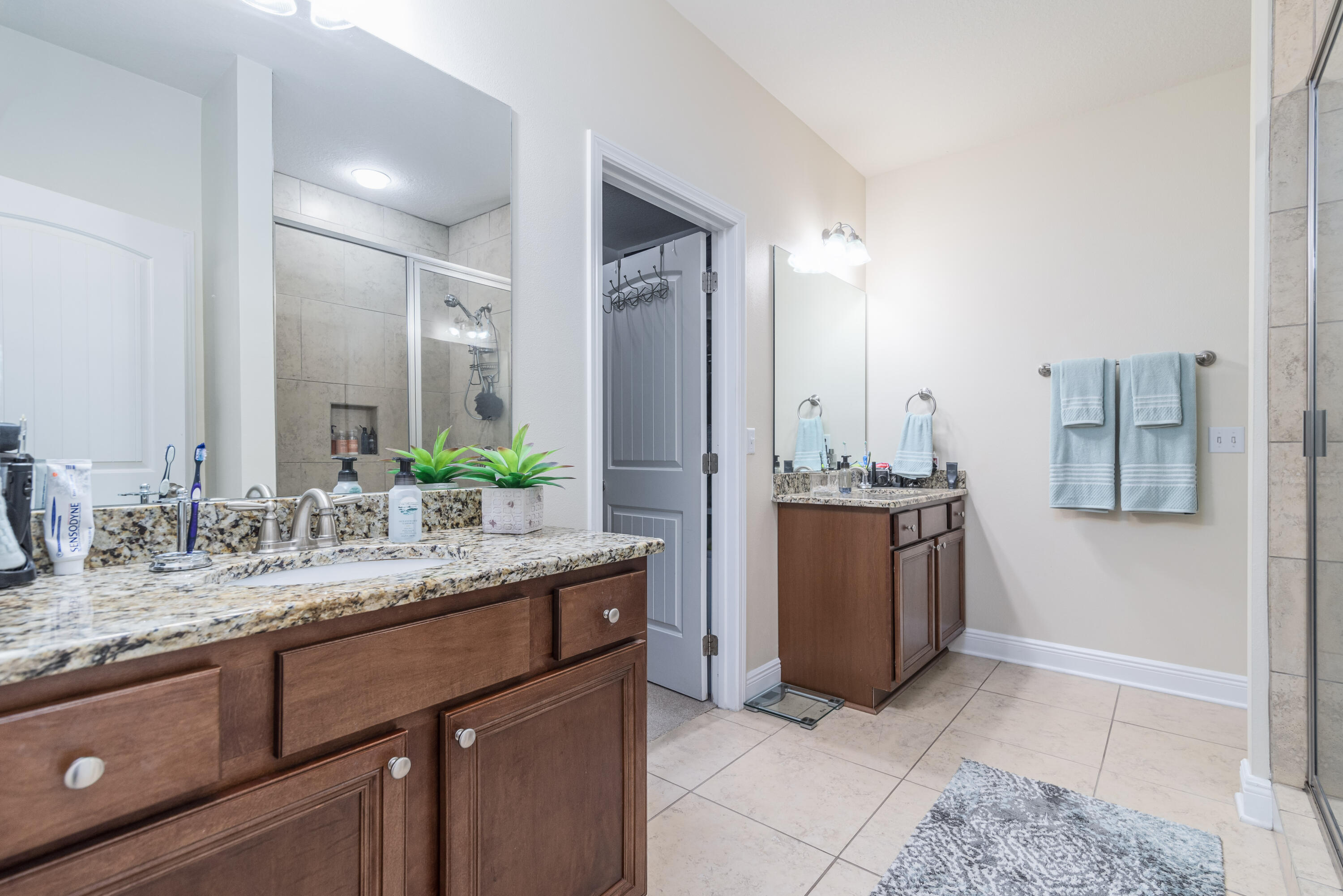 142 Pin Oak Loop Santa Rosa Beach, FL 32459 - Photo 21 of 56 a bathroom with a granite countertop sink and mirror