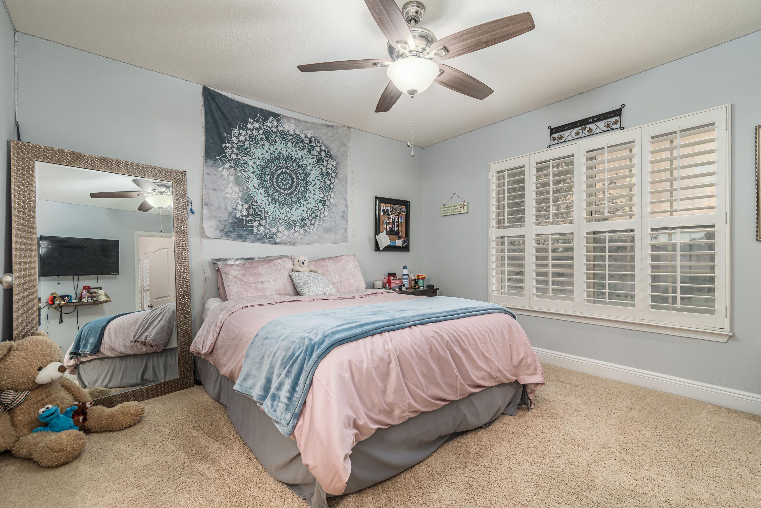 142 Pin Oak Loop Santa Rosa Beach, FL 32459 - Photo 49 of 56 a bedroom with a bed and ceiling fan