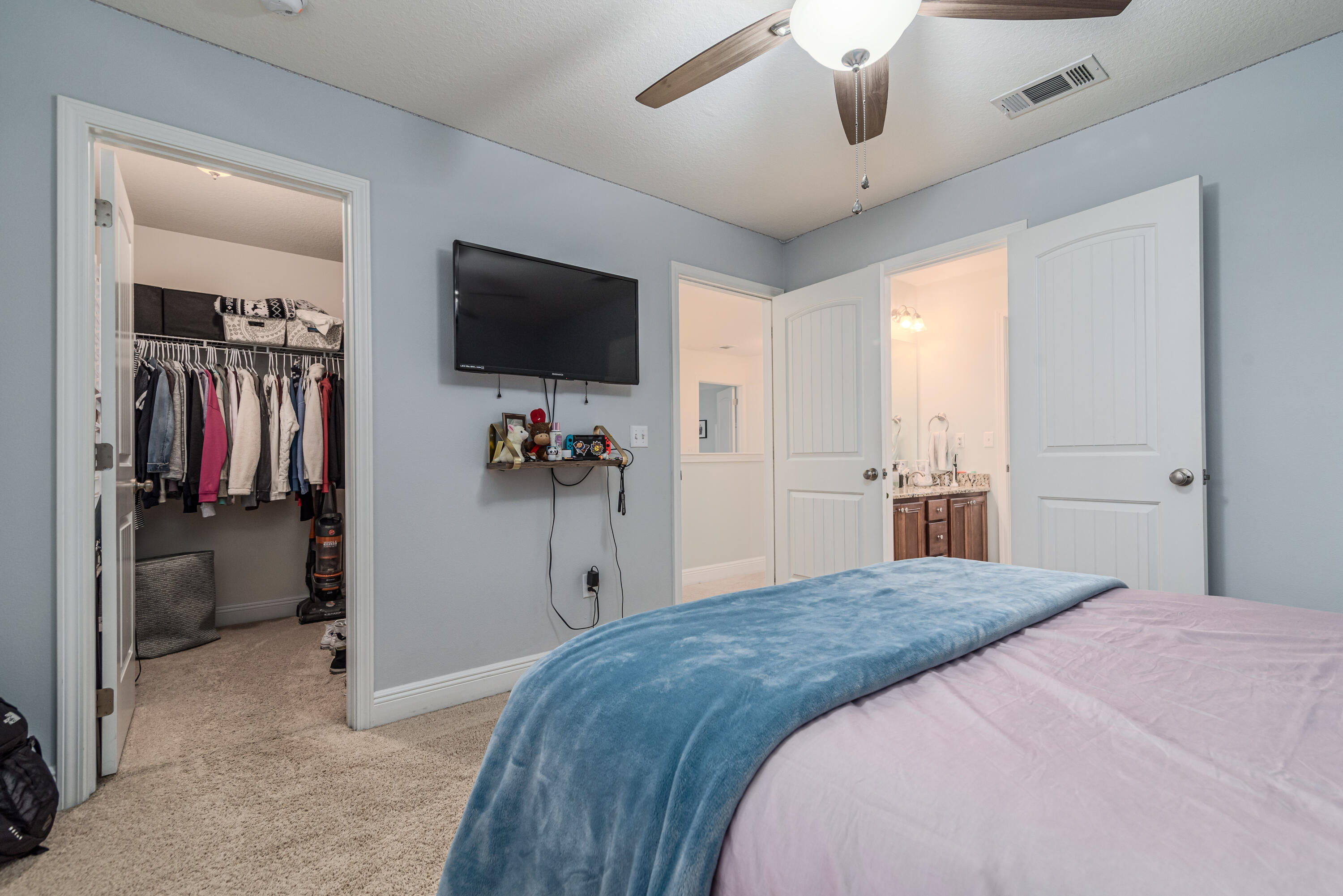 142 Pin Oak Loop Santa Rosa Beach, FL 32459 - Photo 51 of 56 a bedroom with a bed and a flat screen tv