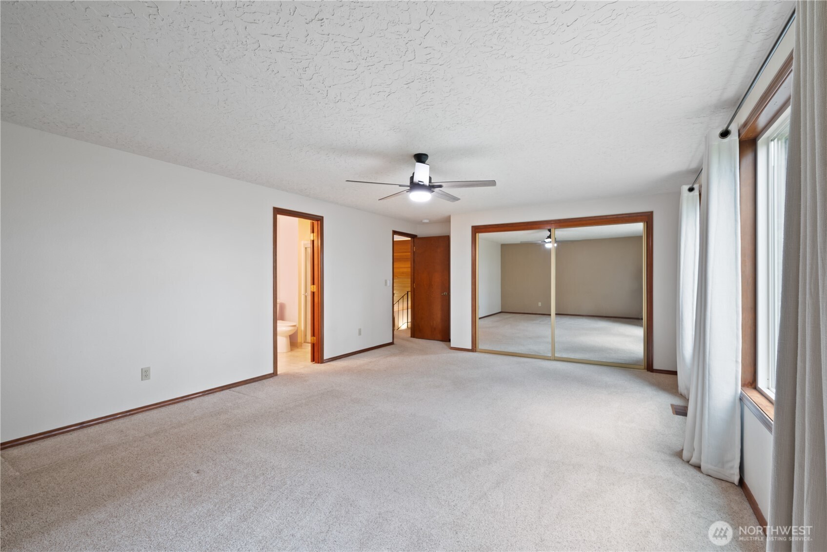 4415 Poplar Way Longview, WA 98632 - Photo 11 of 35 an empty room with ceiling fan and window