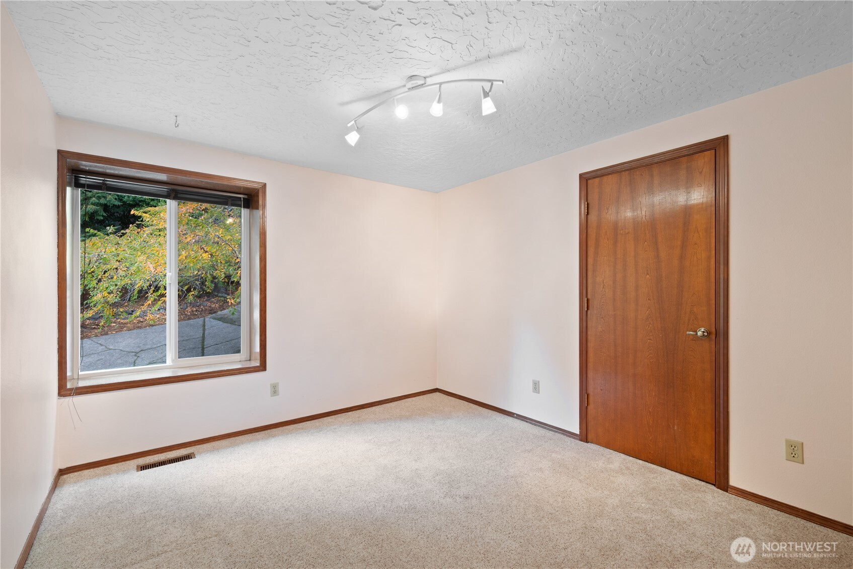 4415 Poplar Way Longview, WA 98632 - Photo 15 of 35 an empty room with a window