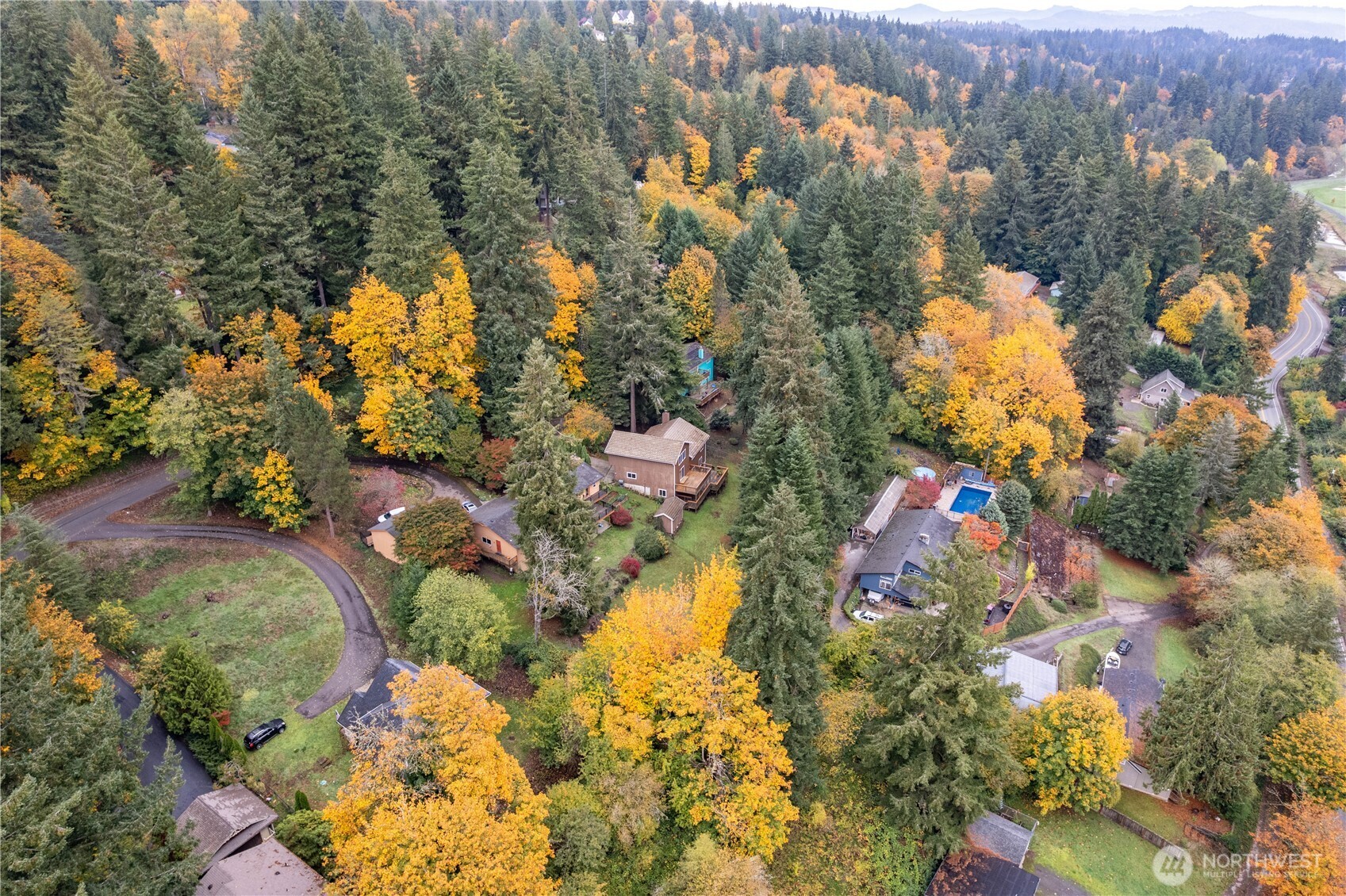 4415 Poplar Way Longview, WA 98632 - Photo 33 of 35 an aerial view of residential houses with outdoor space