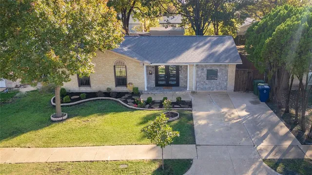 $285,900 | 910 Shorehaven Drive, Garland, TX 75040