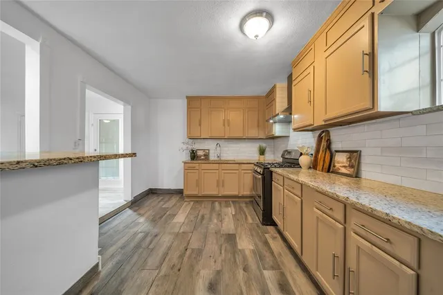 $285,900 | 910 Shorehaven Drive, Garland, TX 75040