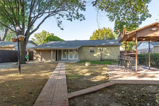 $285,900 | 910 Shorehaven Drive, Garland, TX 75040