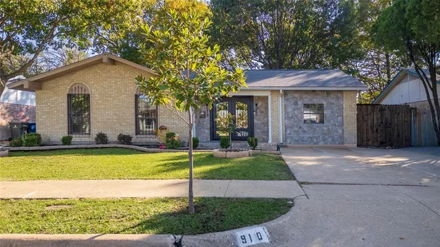 $285,900 | 910 Shorehaven Drive, Garland, TX 75040