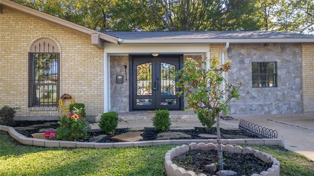 $285,900 | 910 Shorehaven Drive, Garland, TX 75040