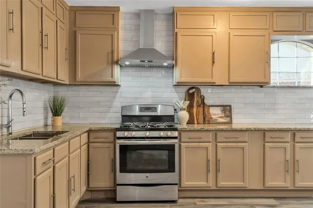 $285,900 | 910 Shorehaven Drive, Garland, TX 75040