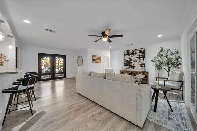 $285,900 | 910 Shorehaven Drive, Garland, TX 75040