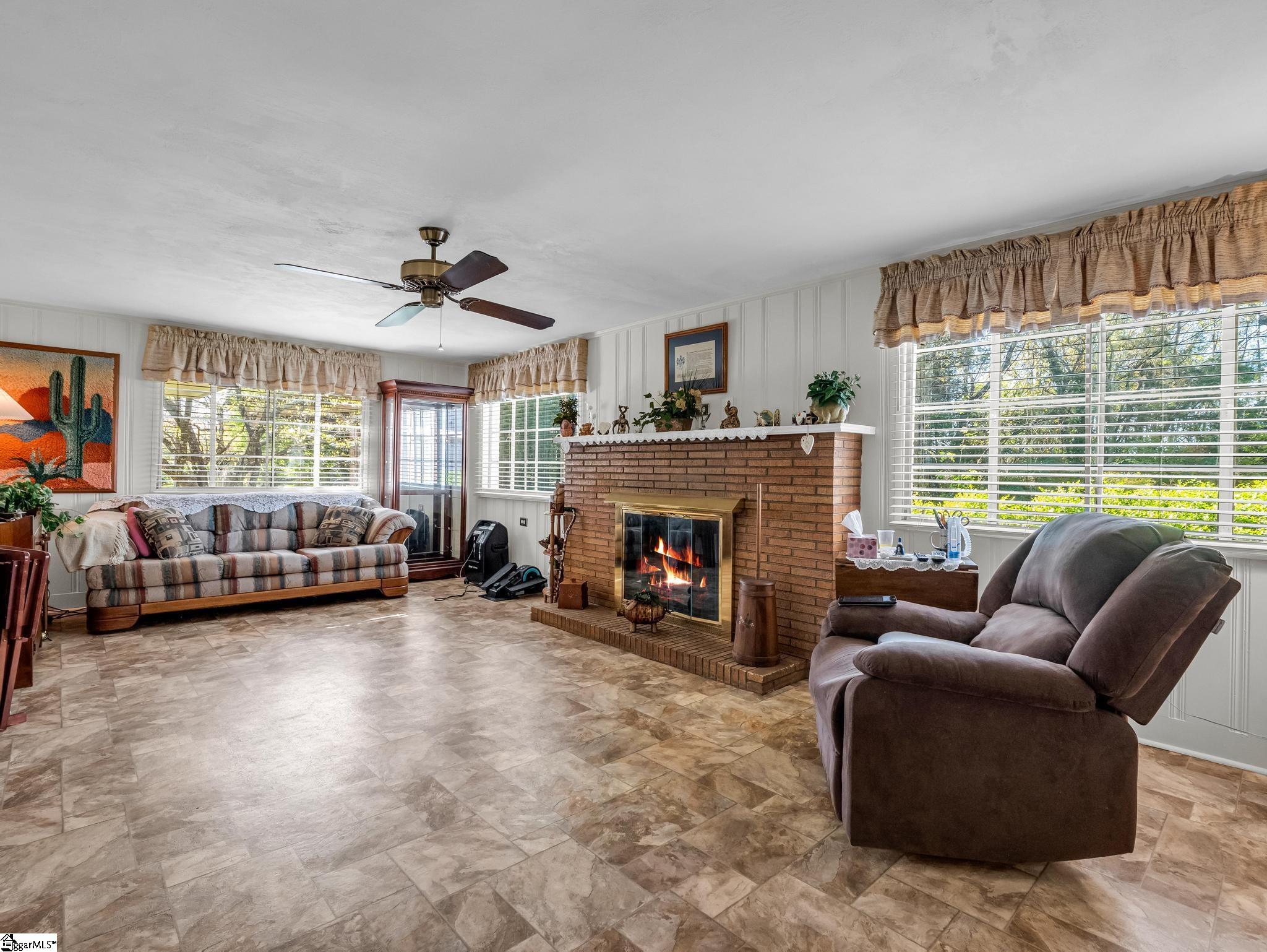 335 North Suber Road Taylors, SC 29687 - Photo 8 of 34