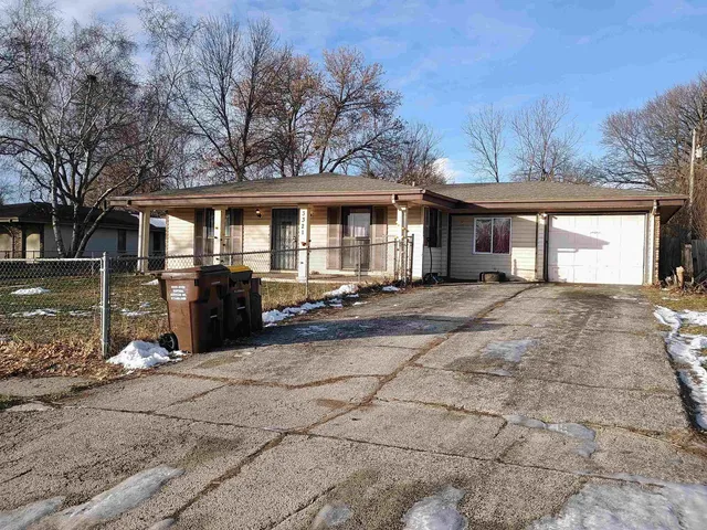 $199,900 | 3321 West Riverside Boulevard, Rockford, IL 61101