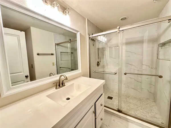 $2,200 | 1602 Elgin Street, Unit 13, Houston, TX 77004