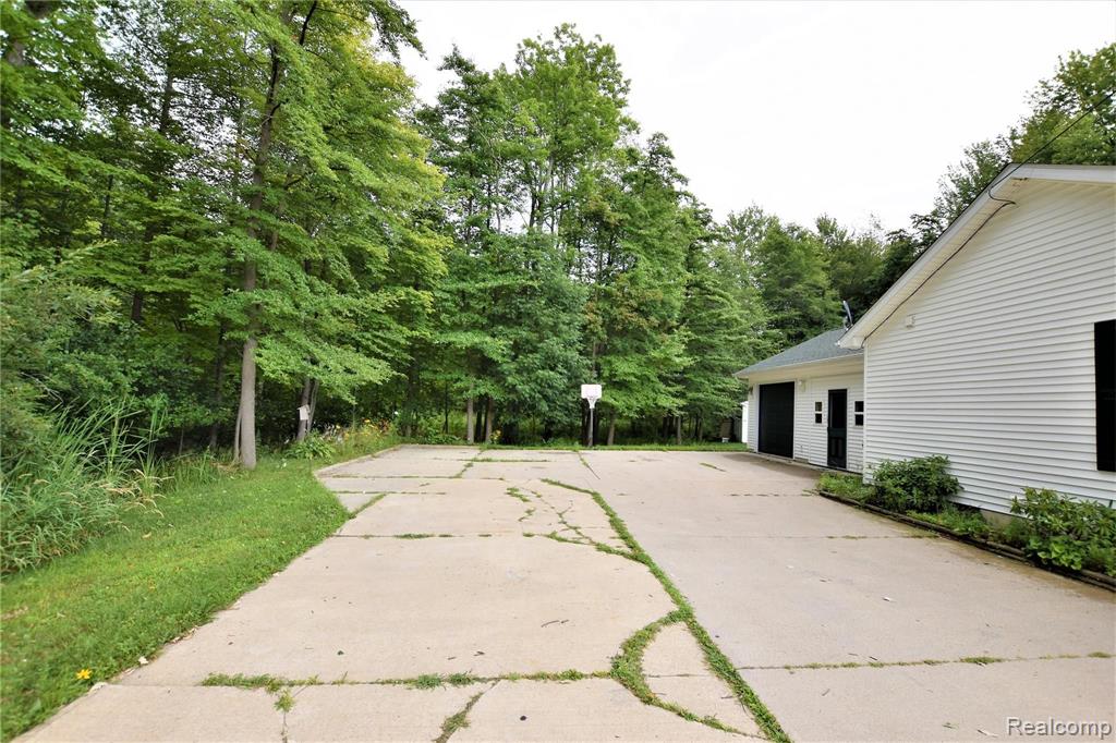 9901 Marshall Road Birch Run, MI 48415 - Photo 8 of 35
