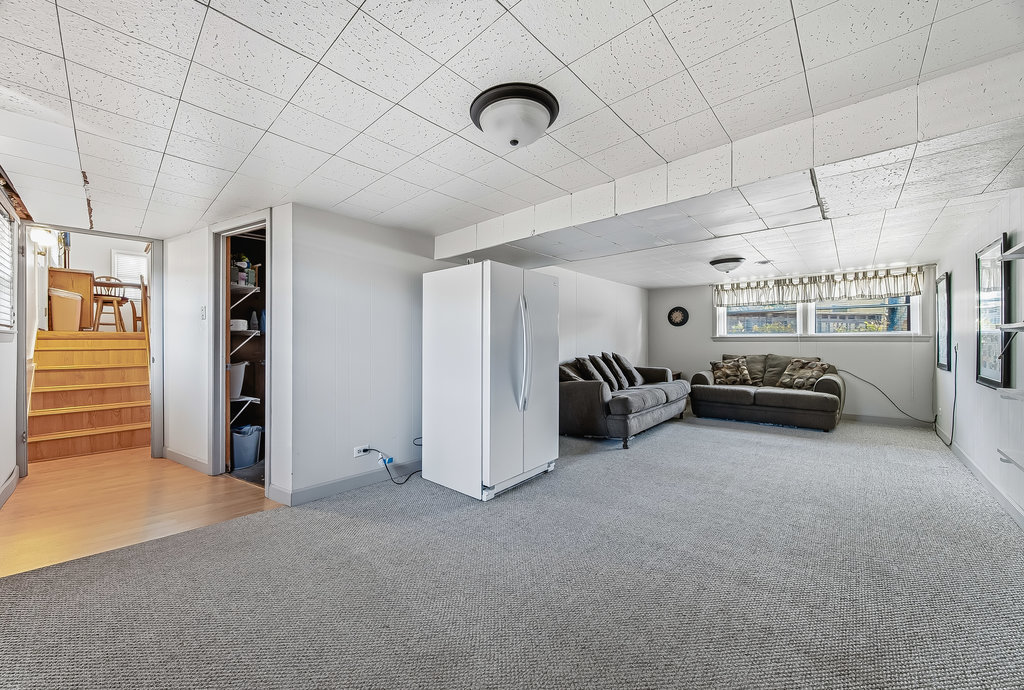 178 West Normandy Drive Chicago Heights, IL 60411 - Photo 15 of 19 a view of a livingroom with furniture and window